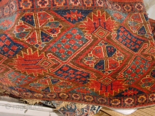 wonderful turkoman piece, in great condition, 1880? small tiny, tiny upper rightcorner repair, no stains, fabulous natural colors, original fringes
130x45cm
4.3x1.5ft without fringes           