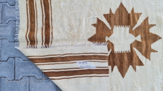 Anatolian Goat Hair (Angora Wool) Siirt blanket.
Size : 143 x 171 (cm).                     
