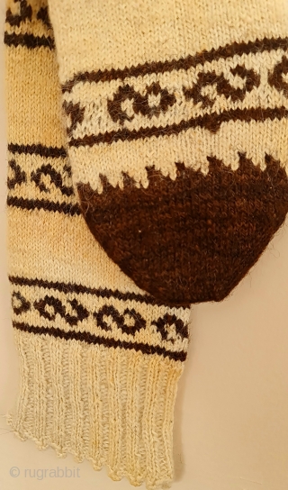 Natural wool .
Central anatolia region .
Socks .                          