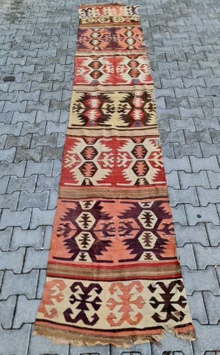 Size: 75 x 375 cm,
Central anatolia, Konya (Karapina)
Camel wool.                        