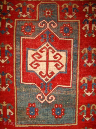 Caucasian Fachralo prayer rug in very good condition. 46"X56" Very soft and supple.
All original with a small 2X2" repair at the right side of the white medallion.      