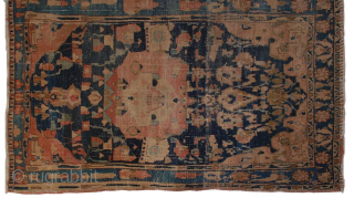  Isfahan rug.
very rare. the pattern didn't followed the predesignated pattern.
97* 150 cm                    