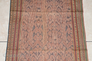 #RB035 Borneo kain kebat woman ceremonial skirt Kalimantan Indonesia, hanspun cotton natural dyes warp ikat, good condtion, early to mid 20th century, size: 104 x 48 cm      