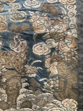 A beautiful Antique imperial Chinese silk Rank badge from Qing / Ching / Tsing dynasty. Although Ching dulynasty went on for four hundred years, this is possibly from 19th century, when most  ...