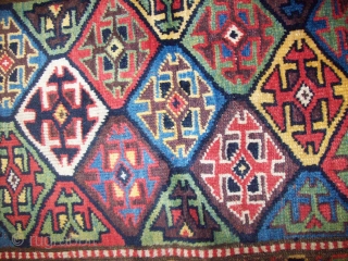 AN ANTIQUE PERSIAN KURDISH RUG VIBRANT VEGETABLE DYES.SIZE 225 * 113 CM
100% WOOL ON WOOL                  