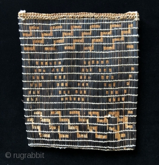 Rare Pre-Columbian woven reed bag.  Sihuas Culture, S. Coast Peru.  BC 100 - AD 100. Size: 9 x 7.5 inches.  This bag was  created using un-dyed cotton yarns  ...