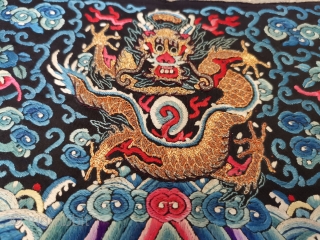 During the reign of Emperor Daoguang of Qing Dynasty, there was a pair of horseshoe cuffs of the Dragon Robe with five colored plates and five claws embroidered in gold on a  ...