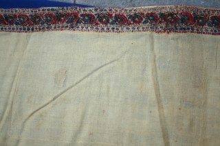 A mughal shawl in good condition but with restoration by pigment on motifs.

Period: 19th C.
Size: 242 X 125 cms              