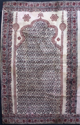 A Janamaz(prayer mat) with block printing on cotton probably from khandesh (Burhanpur-central India).

Period: Late 19th/Early 20th C.
Size  : 197 X 111 cms          