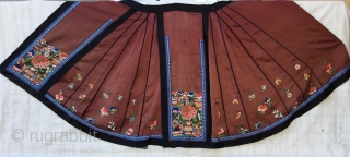 Chinese-silk-embroidered-wedding-skirt 19th Century
Size:105x85cm / 3’6”x2’10”                            