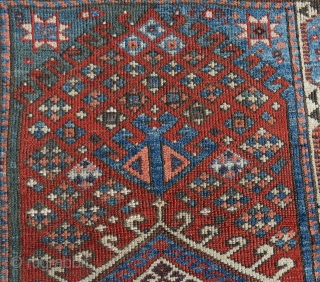 Western Anatolian Bergama area Rug
size:120 x 97 Cm
      4'3"x3'3""                   