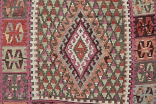 Central Anatolian Şarkişla kilim runner
size:360x104cm
         2'8"x12"                   