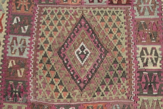 Central Anatolian Şarkişla kilim runner
size:360x104cm
         2'8"x12"                   