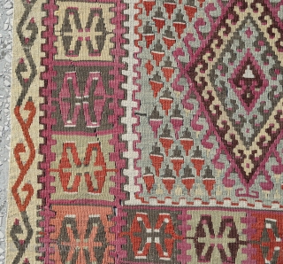 Central Anatolian Şarkişla kilim runner
size:360x104cm
         2'8"x12"                   