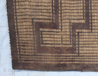 Moroccan Reed and leather Rug
En of 19th Century / Size:124X110cm / 4"X3'7"                     