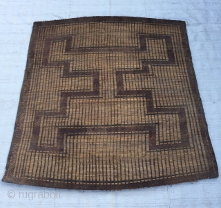 Moroccan Reed and leather Rug
En of 19th Century / Size:124X110cm / 4"X3'7"                     