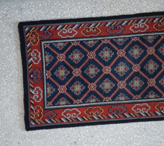 Tibetan Rug-Circa 1900
Size:72 x 160 cm
      2'4"x  5'4"                   