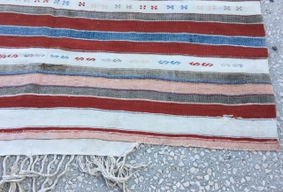 Anatolian stripe kilim Circa 1900

Size:140x220cm / 4’8x7’7”                          