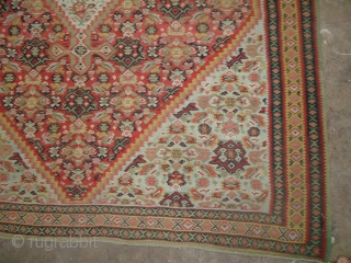 Very Fine Senneh Kilim on Wool foudation,beautiful colours and desigen,with birds in the white medallion.Good condition.100% wool on wool.Size 6'
6"*4'4".E.mail for more info.          