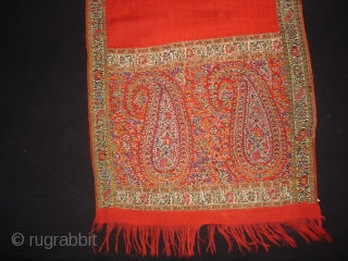 Kashmir(Kani Work)Men's Sash,From Kashmir India. An elaborate boteh Design flanking the boldly Plain Central filed,Woven on Pashhmina Wool.Its size is 31cmX228cm(DSC06198).
            