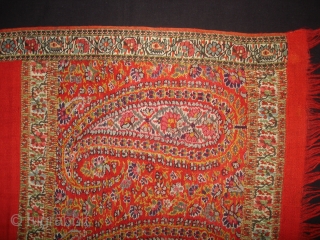 Kashmir(Kani Work)Men's Sash,From Kashmir India. An elaborate boteh Design flanking the boldly Plain Central filed,Woven on Pashhmina Wool.Its size is 31cmX228cm(DSC06198).
            