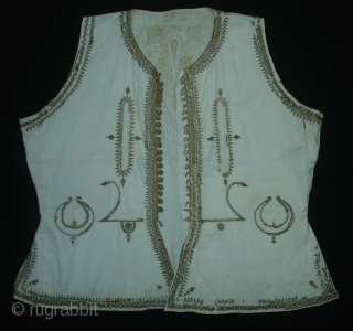 Man’s waistcoat(Sadri/Bandi),Zari (real) embroidered on muslin cotton,From Deccan South, India.Its size is L-46cm,W-46cm. Its set with Man's robe(angarkha)DSC06946 New.              