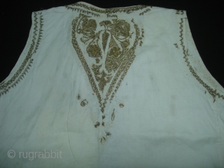 Man’s waistcoat(Sadri/Bandi),Zari (real) embroidered on muslin cotton,From Deccan South, India.Its size is L-46cm,W-46cm. Its set with Man's robe(angarkha)DSC06946 New.              