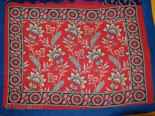 Manchester Print, Roller Print(Cotton)Chakla, with Appliqued work border From Manchester England,Made for Indian Market. India.Its size is 95cmX95cm(DSC02022 New).
              