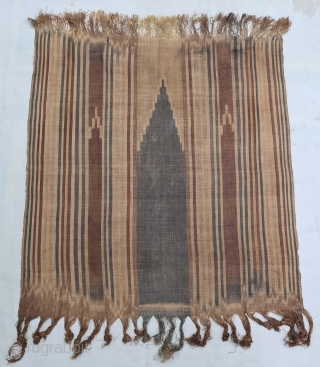 Raffia Ikat Prayer Mat, of Sakalaya People,West coast of Madagascar Africa , Warp Predominant Plain-weave, Warp-resist Dyeing ikat. 
Its size is 81cmX90cm (20210615_151935).           