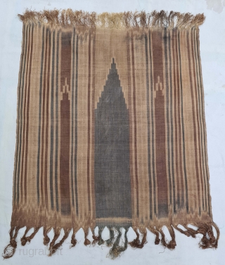 Raffia Ikat Prayer Mat, of Sakalaya People,West coast of Madagascar Africa , Warp Predominant Plain-weave, Warp-resist Dyeing ikat. 
Its size is 81cmX90cm (20210615_151935).           