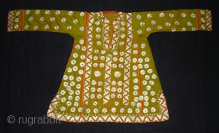 Ceremonial Chamba Costume,From Himachal Pradesh India.Silk ground with flow silk embroidery.Its size is L-74,W-60cm.Condition is good(DSC09911 New).                