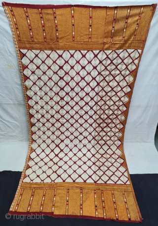 Chand Bagh Phulkari From West(Pakistan) Punjab. India. India. untwisted Floss silk on hand spun Brown cotton ground cloth. Early 19th Century.
Its size is 130cmX260cm(20210713_125213).         