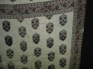 Floral Block Printed Cotton Odhanai From Baghru,District of Rajasthan,India.Its size is 112X220cm(DSC04826 New).                    