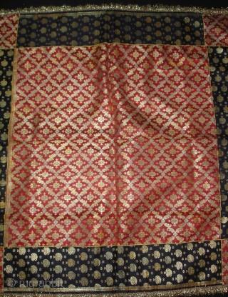 Zari (Real Zari) Brocade Khinkhab Chakla (Wall Hanging) from Jamnagar Gujarat, India. Beautiful Indigo side Brocade border with Maroon Brocade work in the middle with Manchester Print backing C.1900.Its size is 85cmX85cm(DSC06707). 