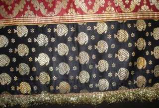 Zari (Real Zari) Brocade Khinkhab Chakla (Wall Hanging) from Jamnagar Gujarat, India. Beautiful Indigo side Brocade border with Maroon Brocade work in the middle with Manchester Print backing C.1900.Its size is 85cmX85cm(DSC06707). 