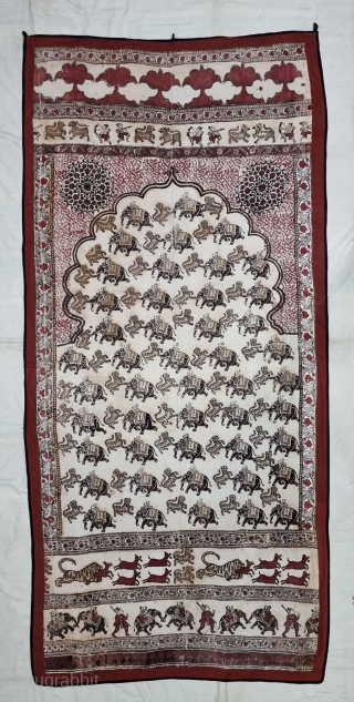 Tent Panel of Kalamkari and Block Print And Hand Painted Cotton , Hand-Drawn, Mordant- And Resist-Dyed Cotton, From Deccan Region of South, India. India.

C.1875-1900.

Its size is 101cmX212cm(20220726_150204).      
