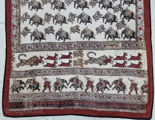 Tent Panel of Kalamkari and Block Print And Hand Painted Cotton , Hand-Drawn, Mordant- And Resist-Dyed Cotton, From Deccan Region of South, India. India.

C.1875-1900.

Its size is 101cmX212cm(20220726_150204).      