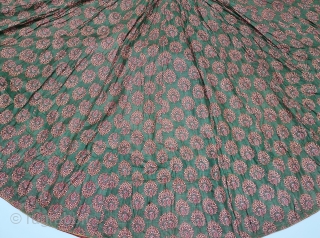 A Very Rare Ghaghara (Skirt) Floral-Kari Design Manchester Print. Printed On the Muslin Cotton,

From Manchester England, For the Indian Market. India. India.

c.1900-1925.

Its size is L-80cm, Diameter 850cm (20230809_115539).     