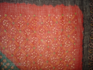 Tie and Dye(Cotton)Odhani From Kutch Gujarat India.Its size is 160cm X 200cm. Condition is very good(DSC05944 New).                