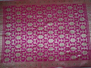 Dupatta handwoven fuchsia silk with zari (Real Silver) from Varanasi, Uttar Pradesh , India. c.1900. Good condition. Its size 112cmX222cm(DSC03797 New).
            