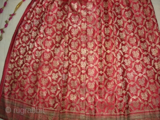 Khinkhab Ghaghra(Skirt),Real Zari Gold threads weaving on the silk,From Jamnagar,Gujarat, India. C.1900.The word Khinkhab, derived from the Persia,Mean's woven flower.Its size is 90cmX210cm. Good Condition(DSC06848).
        