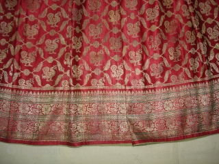 Khinkhab Ghaghra(Skirt),Real Zari Gold threads weaving on the silk,From Jamnagar,Gujarat, India. C.1900.The word Khinkhab, derived from the Persia,Mean's woven flower.Its size is 90cmX210cm. Good Condition(DSC06848).
        