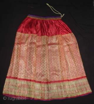 Khinkhab Zari Brocade Skirt.From Jamnagar,Gujarat,India. Its condition is Good.Its size is L-85cmXW-210(DSC05594 New)                    