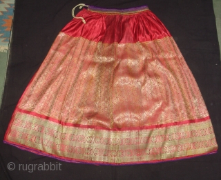 Khinkhab Zari Brocade Skirt.From Jamnagar,Gujarat,India. Its condition is Good.Its size is L-85cmXW-210(DSC05594 New)                    