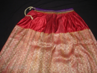 Khinkhab Zari Brocade Skirt.From Jamnagar,Gujarat,India. Its condition is Good.Its size is L-85cmXW-210(DSC05594 New)                    