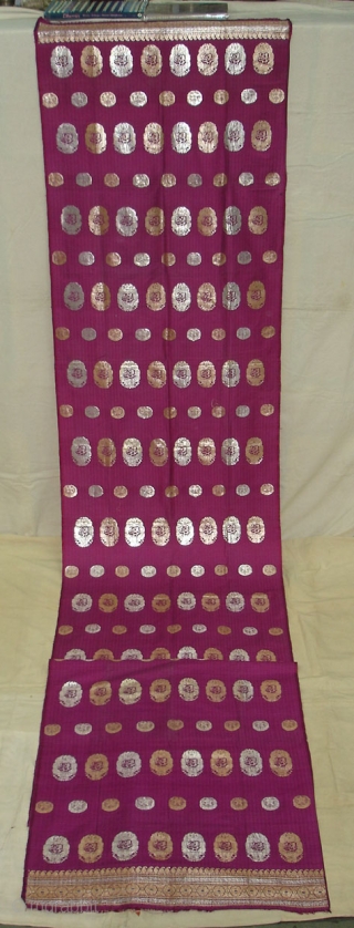 Zari(Real)Brocade Yardage Or Turban with Arabic Writing with Ganga Jamana(Gold And Silver Weaving)Work from Hyderabad, Deccan Area India, India. C.1900.Its size is 75cm X 440cm.Condition is perfect(DSC05990 New).
     