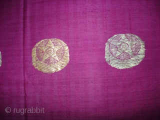 Zari(Real)Brocade Yardage Or Turban with Arabic Writing with Ganga Jamana(Gold And Silver Weaving)Work from Hyderabad, Deccan Area India, India. C.1900.Its size is 75cm X 440cm.Condition is perfect(DSC05990 New).
     