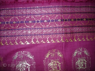 Zari(Real)Brocade Yardage Or Turban with Arabic Writing with Ganga Jamana(Gold And Silver Weaving)Work from Hyderabad, Deccan Area India, India. C.1900.Its size is 75cm X 440cm.Condition is perfect(DSC05990 New).
     