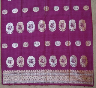 Zari(Real)Brocade Yardage Or Turban with Arabic Writing with Ganga Jamana(Gold And Silver Weaving)Work from Hyderabad, Deccan Area India, India. C.1900.Its size is 75cm X 440cm.Condition is perfect(DSC05990 New).
     