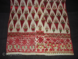 Khanjar Thirma Bagh,Its Phulkari From West(Pakistan)Punjab.India.Known As Khanjar thirma Bagh.C.1900. Its size is 105cmX260cm(DSC07148 New).
                  